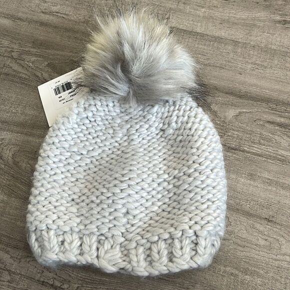 Echo Chunky Knit Beanie - Picture 3 of 4